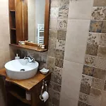 кондеви къщи בית הארחה *