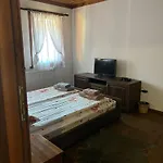 кондеви къщи בית הארחה *