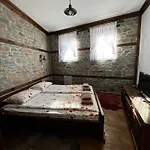 кондеви къщи בית הארחה