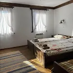 кондеви къщи בית הארחה *