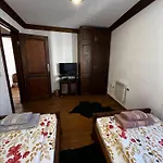 кондеви къщи בית הארחה
