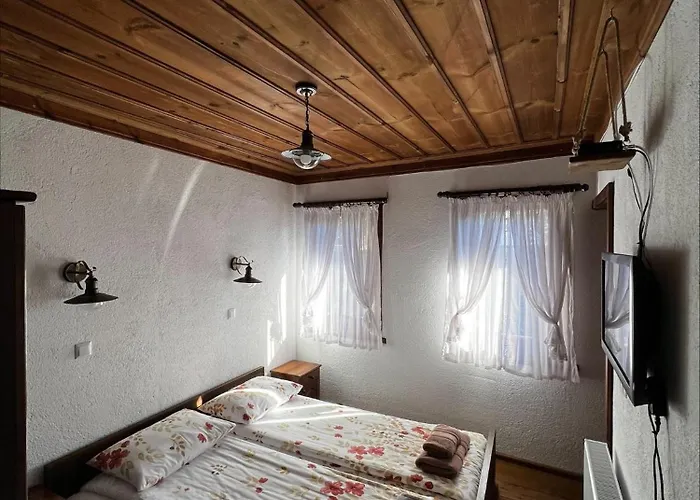 кондеви къщи *