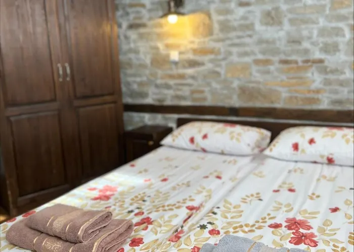 Guest house кондеви къщи *